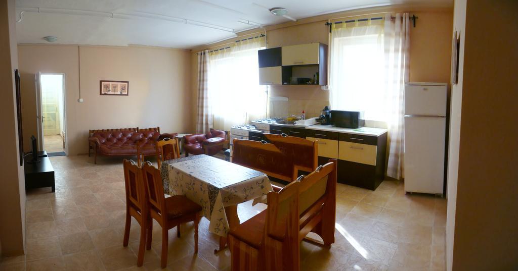 Orchidea Apartman Tata Chambre photo