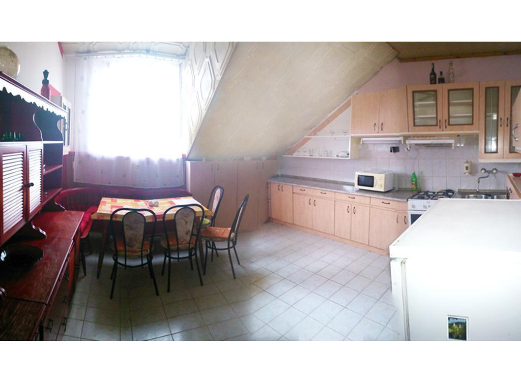 Orchidea Apartman Tata Chambre photo